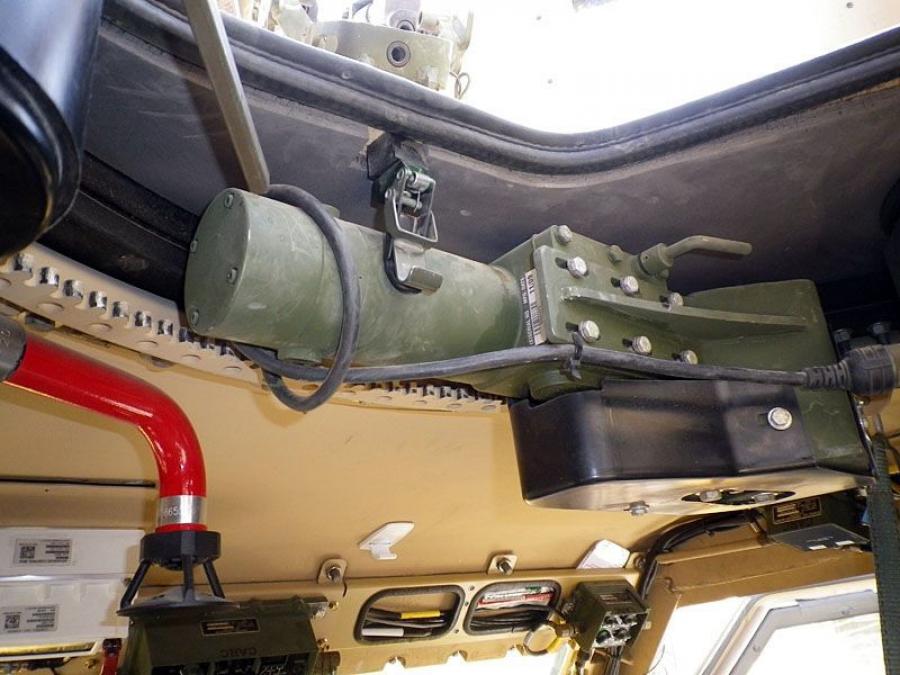 Детали интерьера Oshkosh M-ATV 2009 года  (фото 316 из 676)